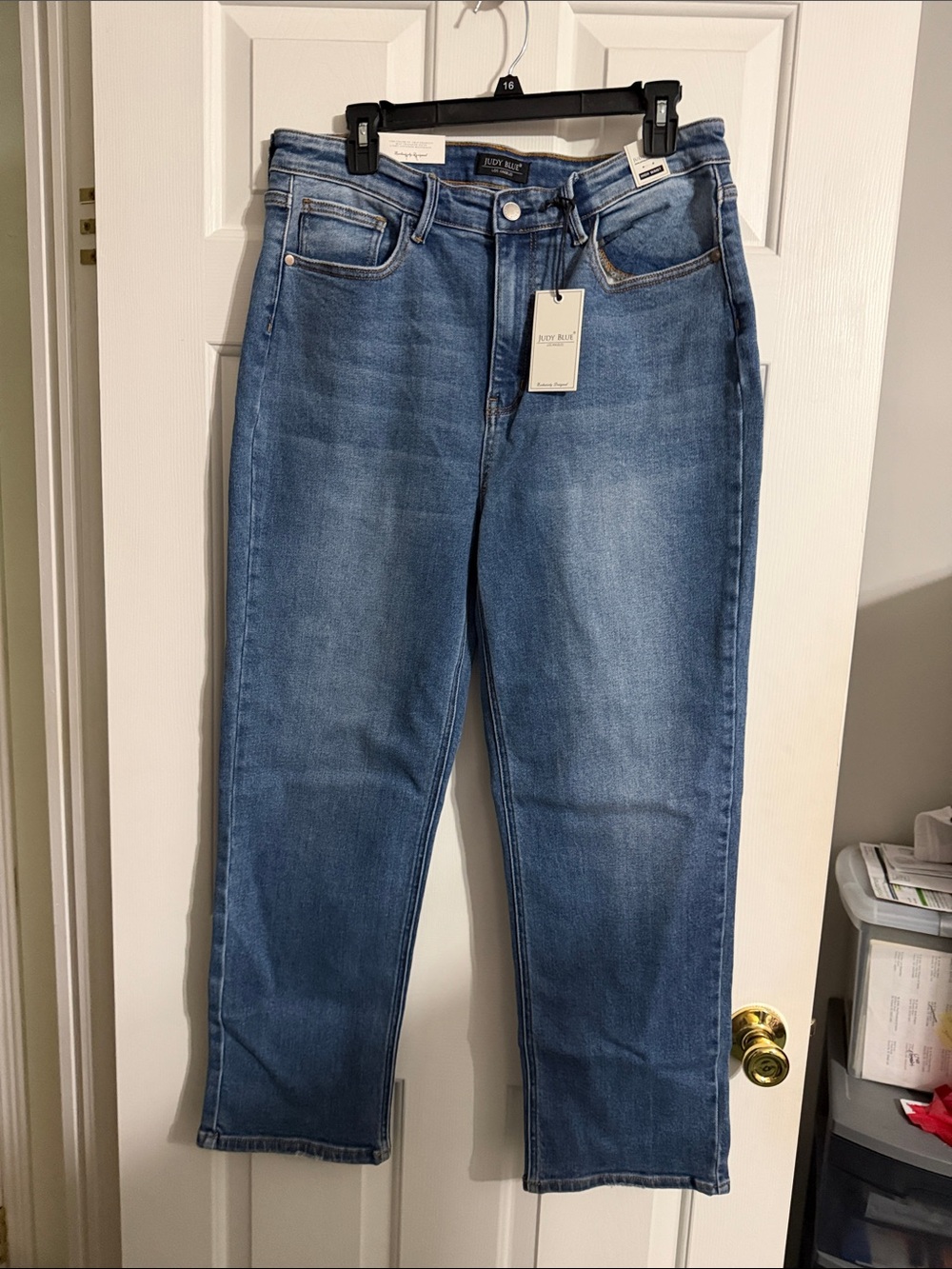 Judy Blue Straight Leg Jeans in Medium Blue Wash